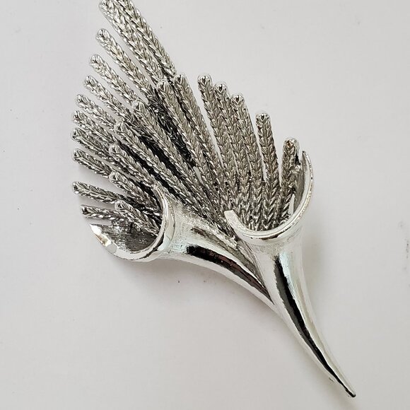 Vintage Signed Coro Pegasus Silvertone Wheat Leaf Brooch - Picture 1 of 10